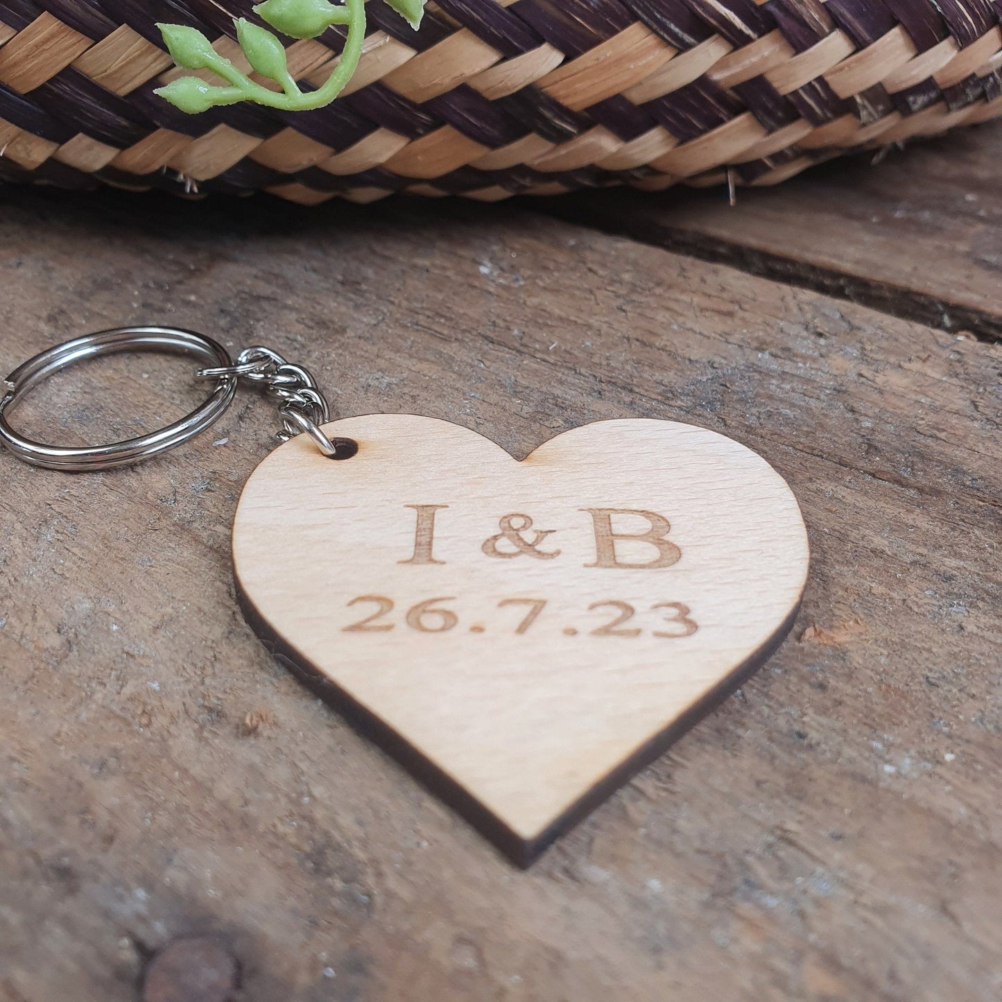 Personalised Couples Keyring - Wedding favour- Valentines Day Gift - Wooden Heart Keychain - Gift for Her - Gift for Him - Wedding Keepsake - Slice of Wild